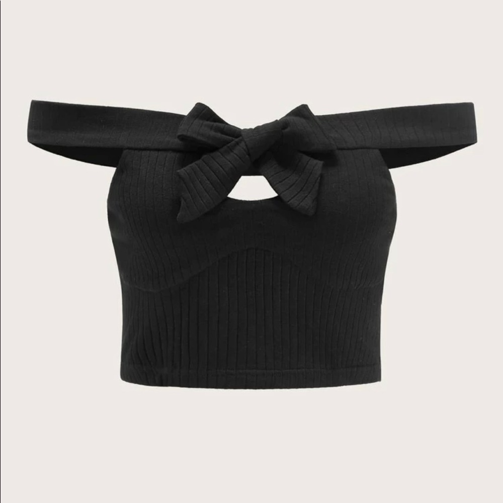 ✨🛍✨NWT Black Rib Knit Crop Top